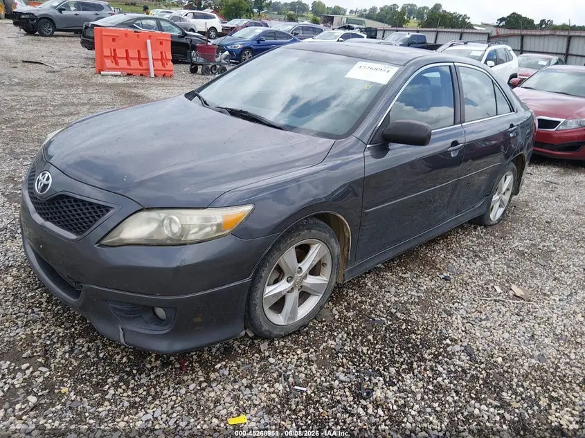 2011 TOYOTA CAMRY SE