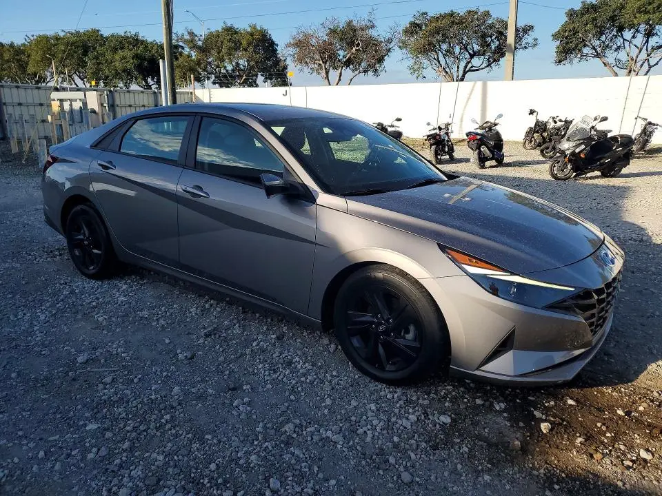 2021 HYUNDAI ELANTRA SEL  