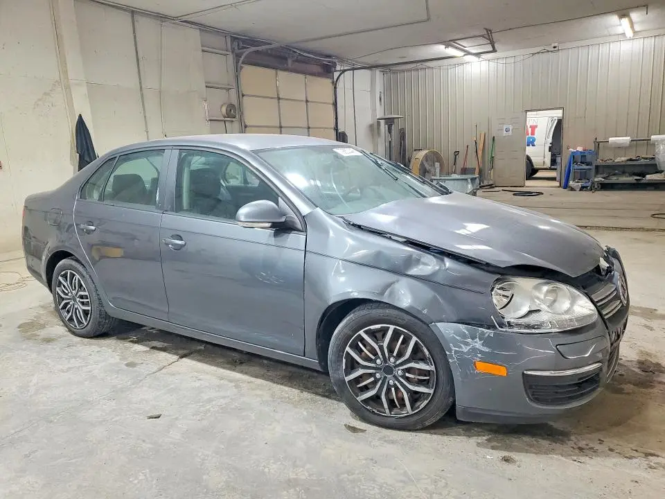 2010 VOLKSWAGEN JETTA S  