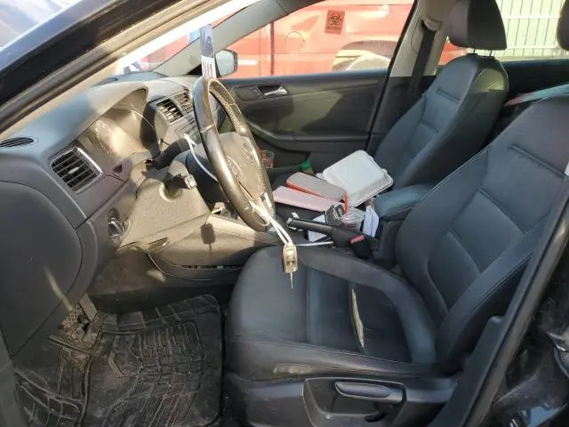 2011 VOLKSWAGEN JETTA SE  