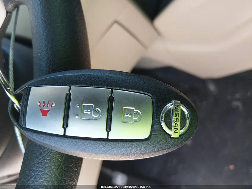 2016 NISSAN ROGUE SV