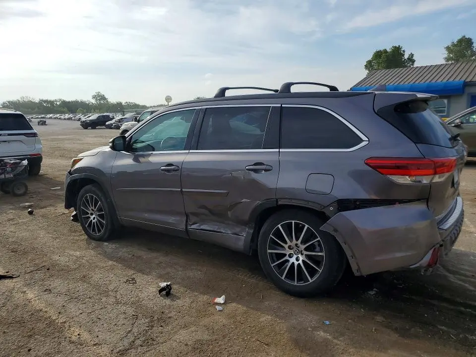 2018 TOYOTA HIGHLANDER SE  