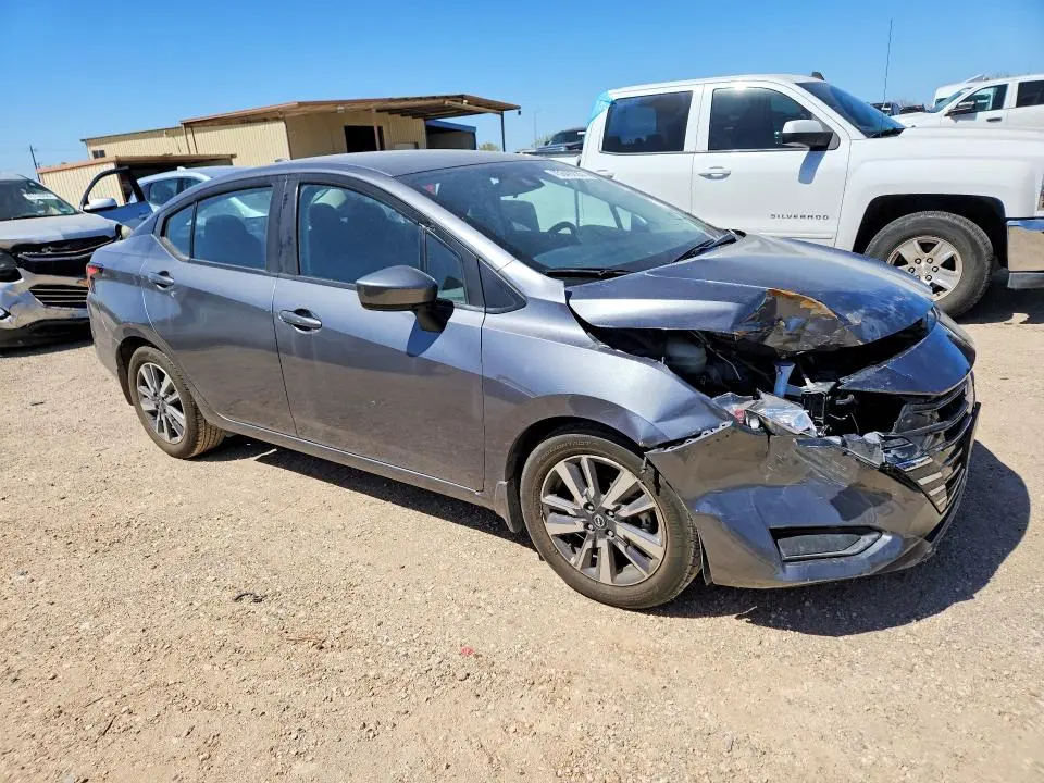 2023 NISSAN VERSA SV  