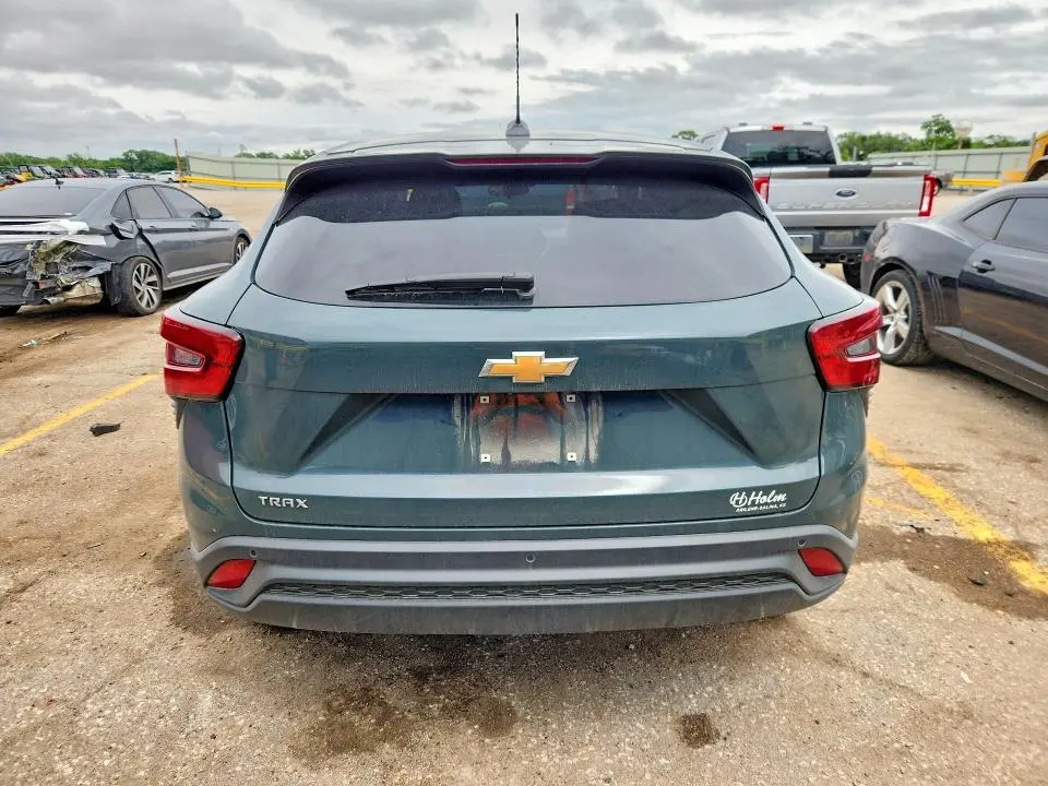 2025 CHEVROLET TRAX LS  