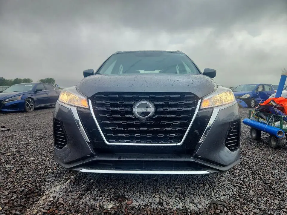 2024 NISSAN KICKS SV  