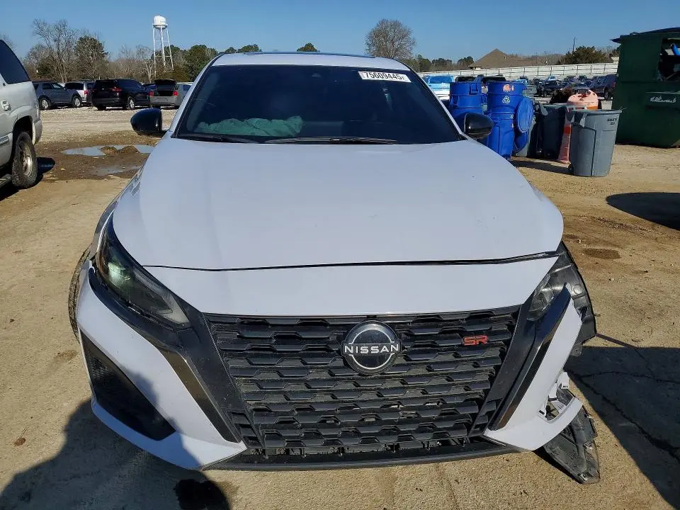 2024 NISSAN ALTIMA SR  
