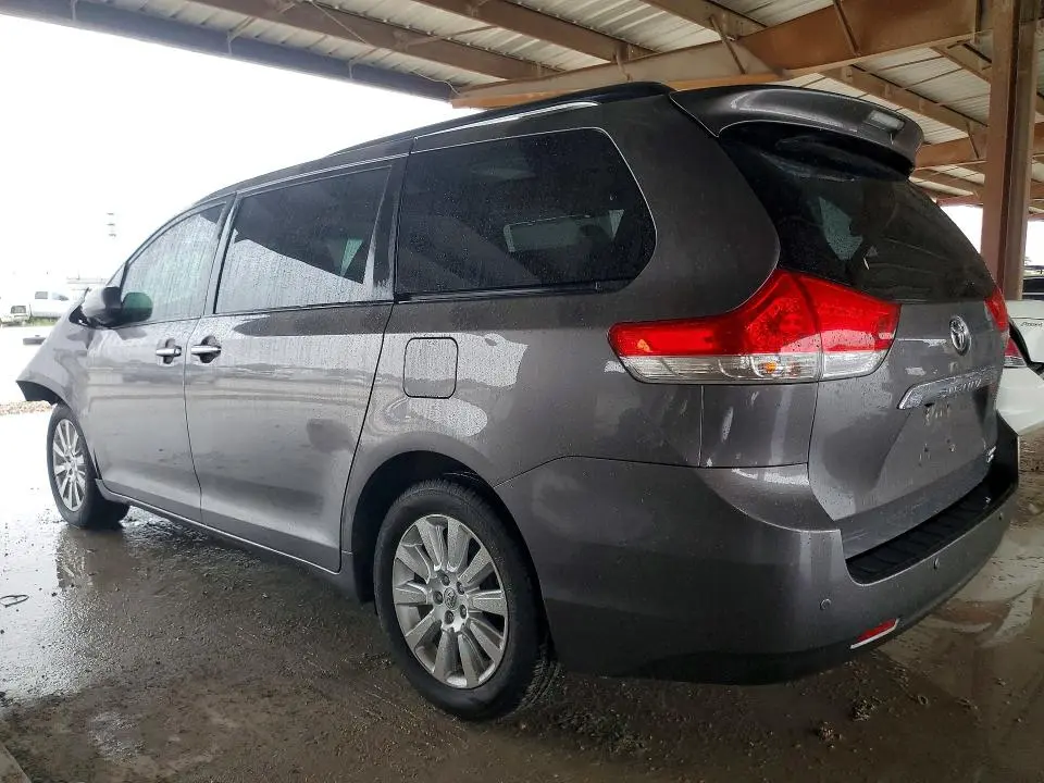 2011 TOYOTA SIENNA LIMITED 7-PASSENGER  