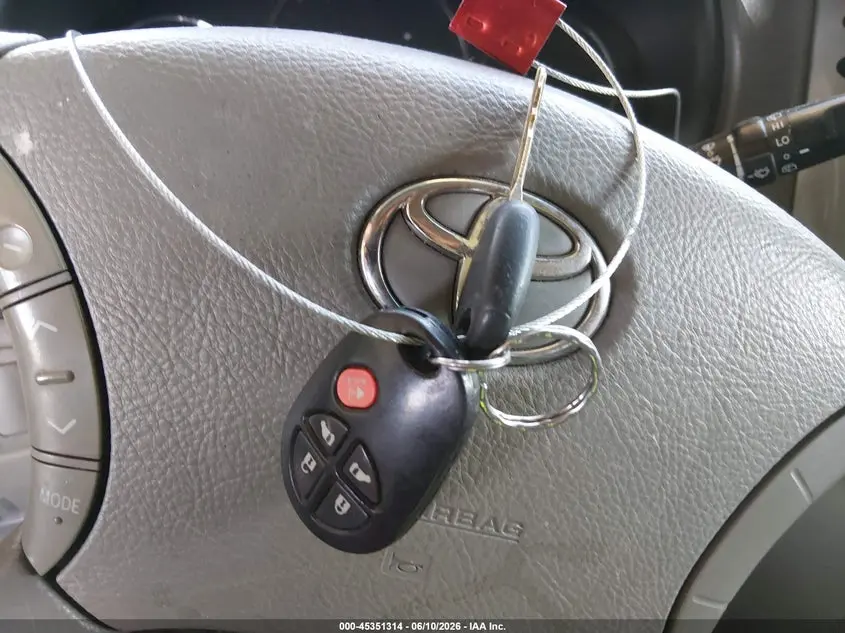 2010 TOYOTA SIENNA LE