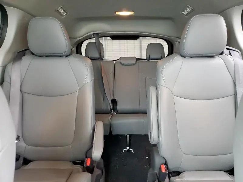2023 TOYOTA SIENNA XLE
