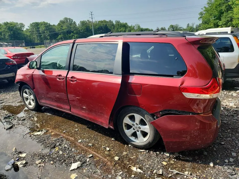 2013 TOYOTA SIENNA LE  