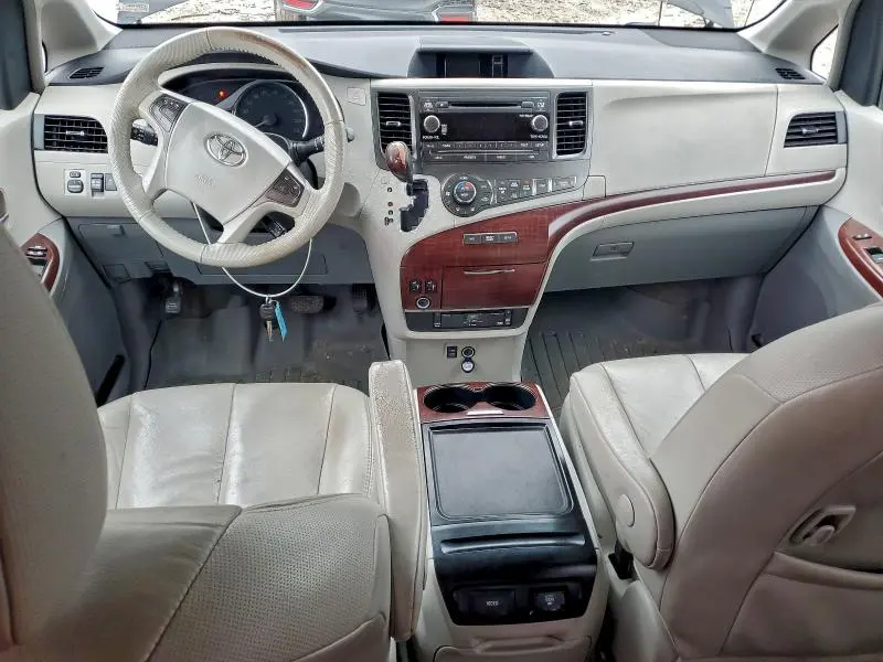 2012 TOYOTA SIENNA XLE  
