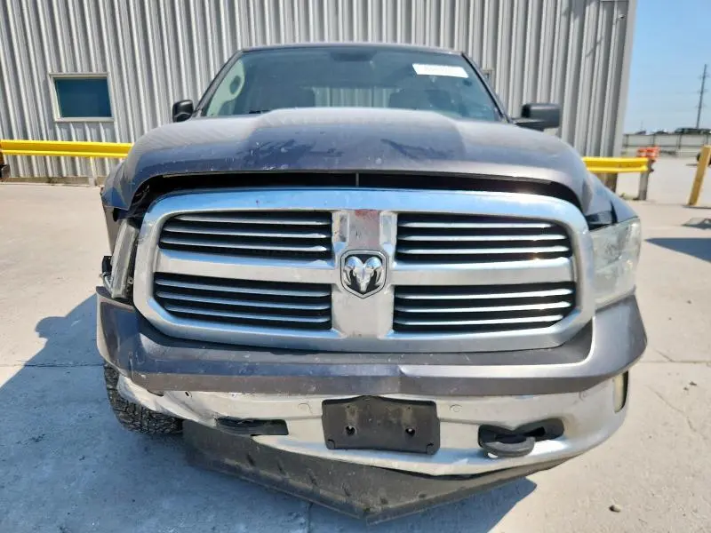 2016 RAM 1500 SLT  