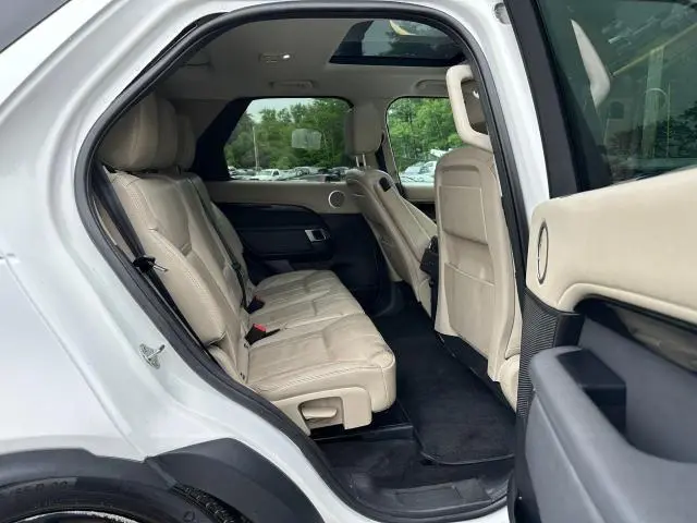 2017 LAND ROVER DISCOVERY SE  