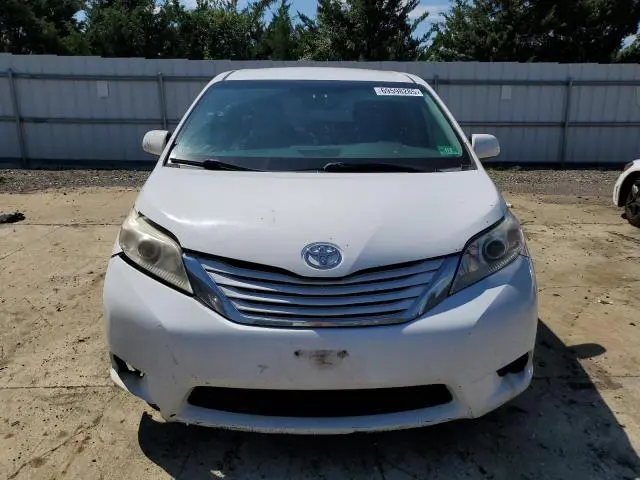 2017 TOYOTA SIENNA LE  