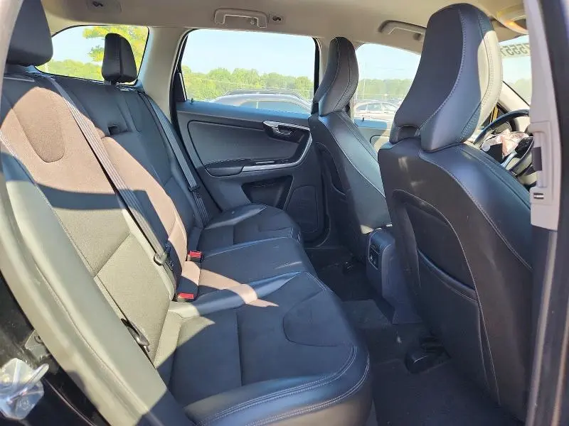 2015 VOLVO XC60 T5  
