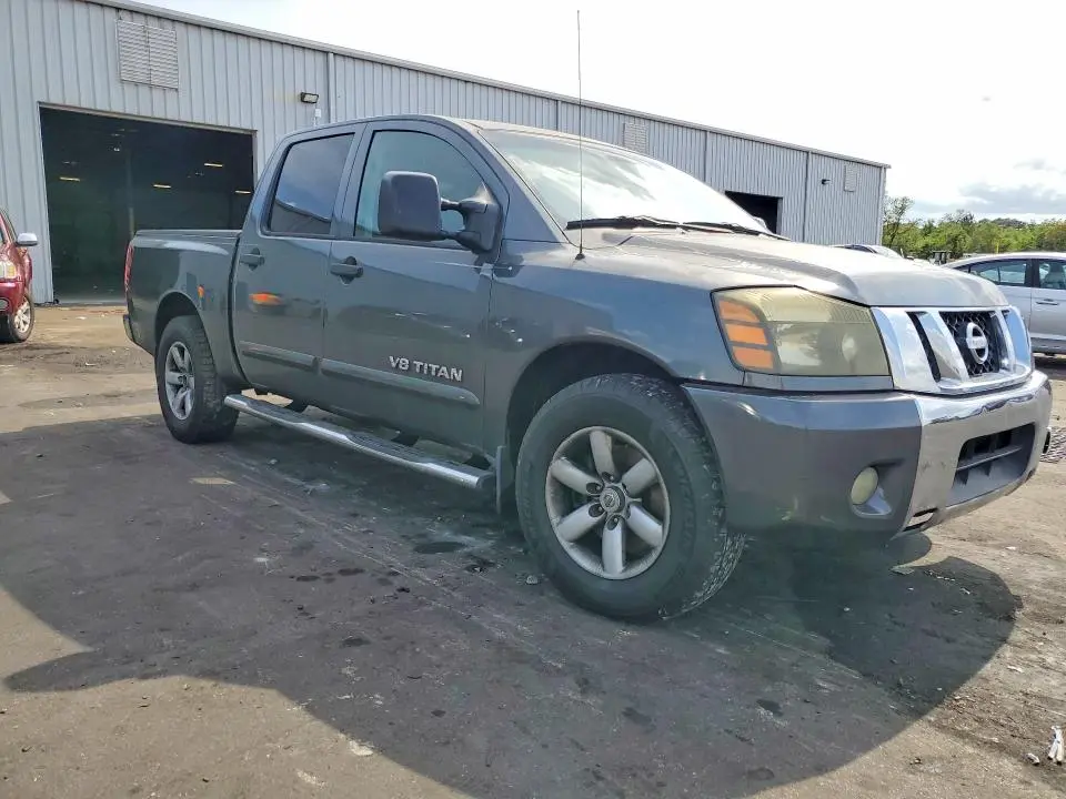 2010 NISSAN TITAN SE  
