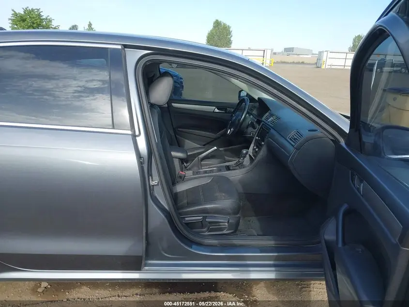 2015 VOLKSWAGEN PASSAT 2.0L TDI SE
