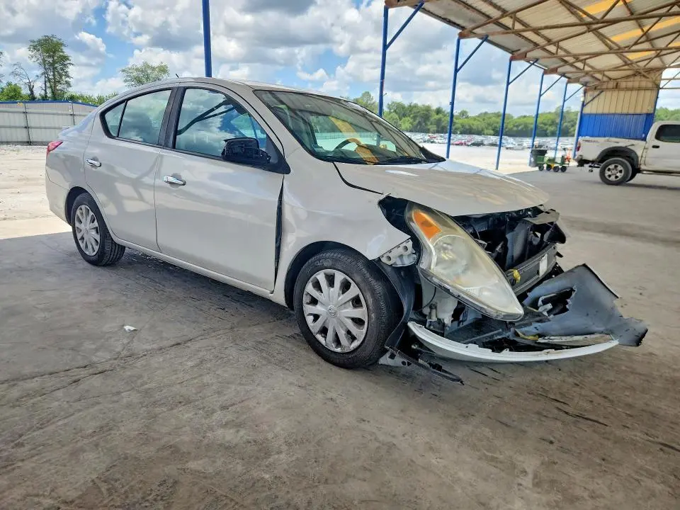 2019 NISSAN VERSA SV  