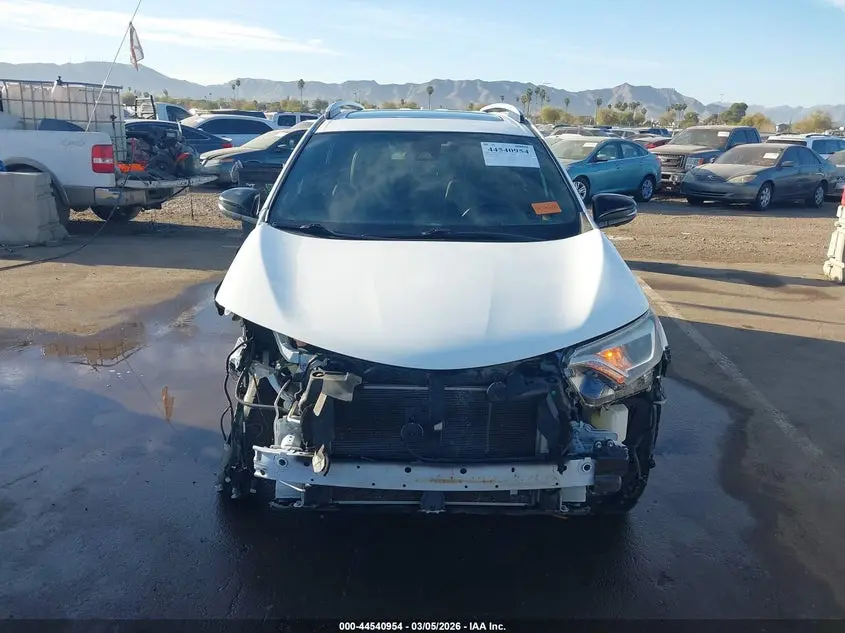 2017 TOYOTA RAV4 SE