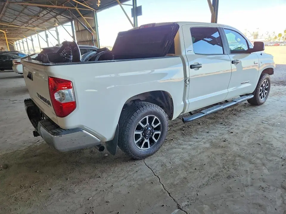 2016 TOYOTA TUNDRA CREWMAX SR5  