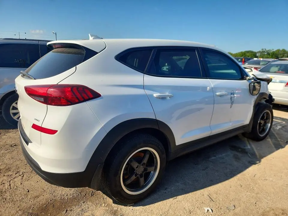2021 HYUNDAI TUCSON SE  
