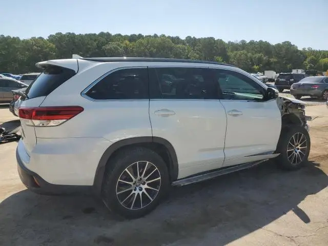 2017 TOYOTA HIGHLANDER SE  