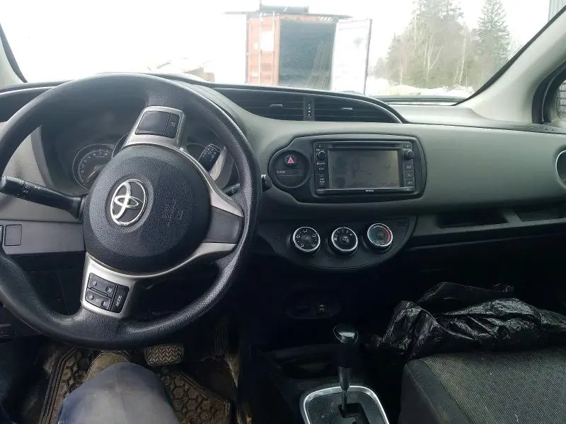 2017 TOYOTA YARIS 5-DOOR L  