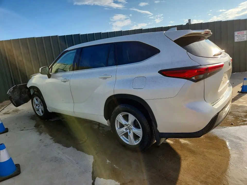 2021 TOYOTA HIGHLANDER LE  