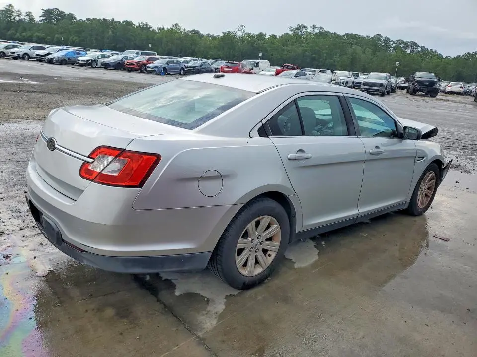2011 FORD TAURUS SE  