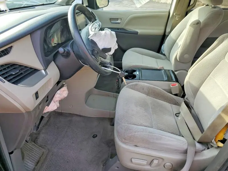 2015 TOYOTA SIENNA LE  