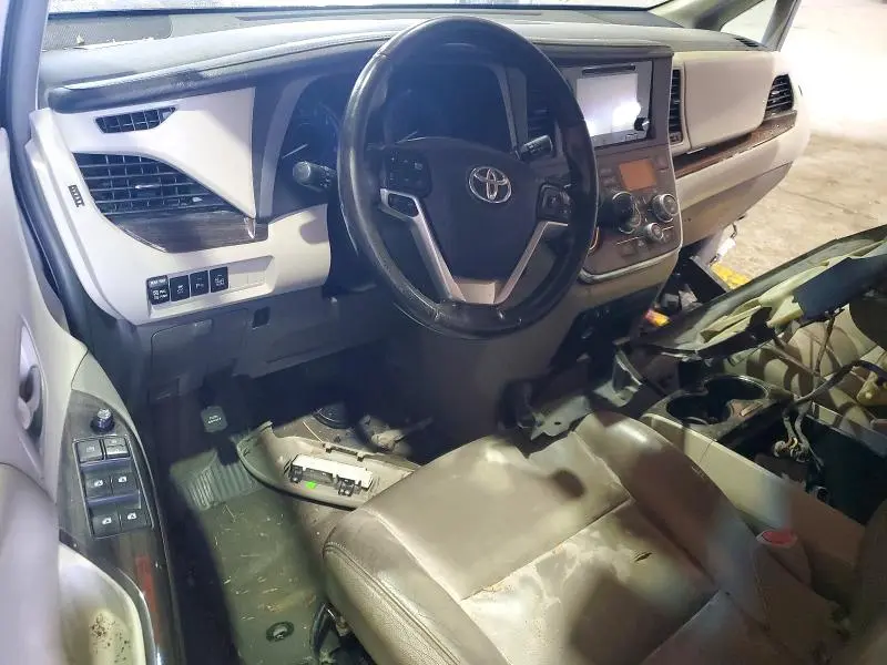 2015 TOYOTA SIENNA XLE 8-PASSENGER  