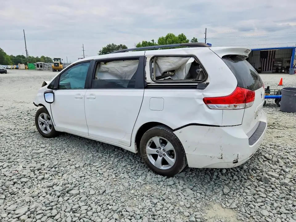 2011 TOYOTA SIENNA LE  