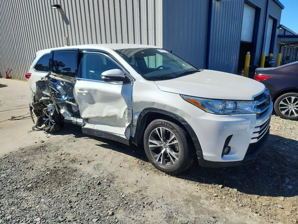 2019 TOYOTA HIGHLANDER LE PLUS  
