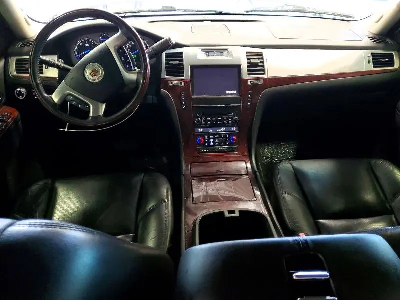 2011 CADILLAC ESCALADE EXT LUXURY  