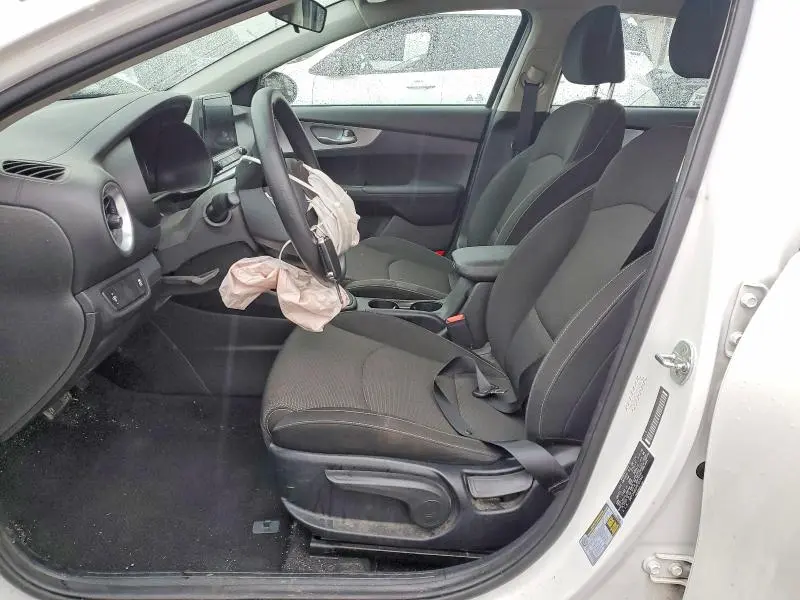 2023 KIA FORTE LX  