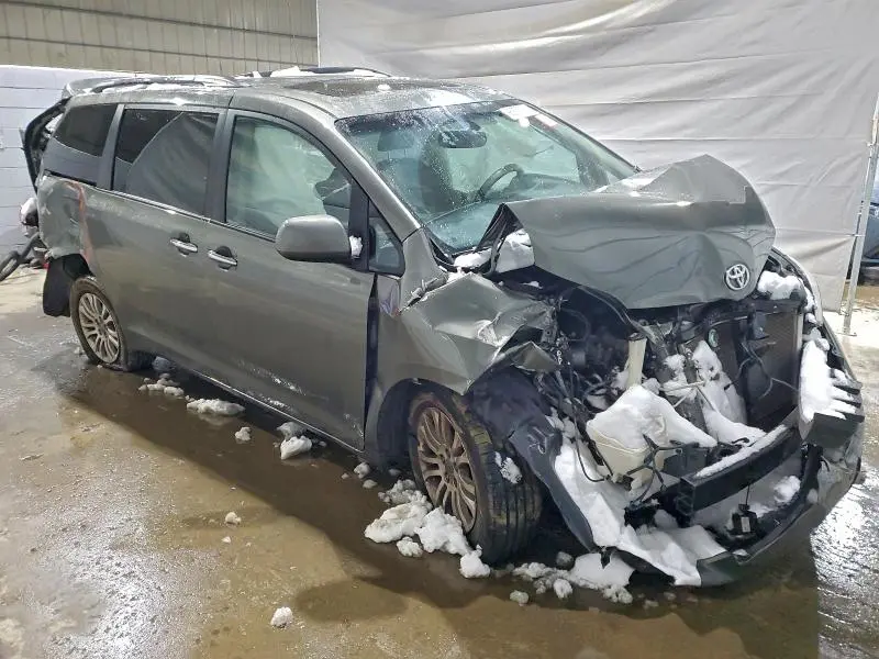 2011 TOYOTA SIENNA XLE  