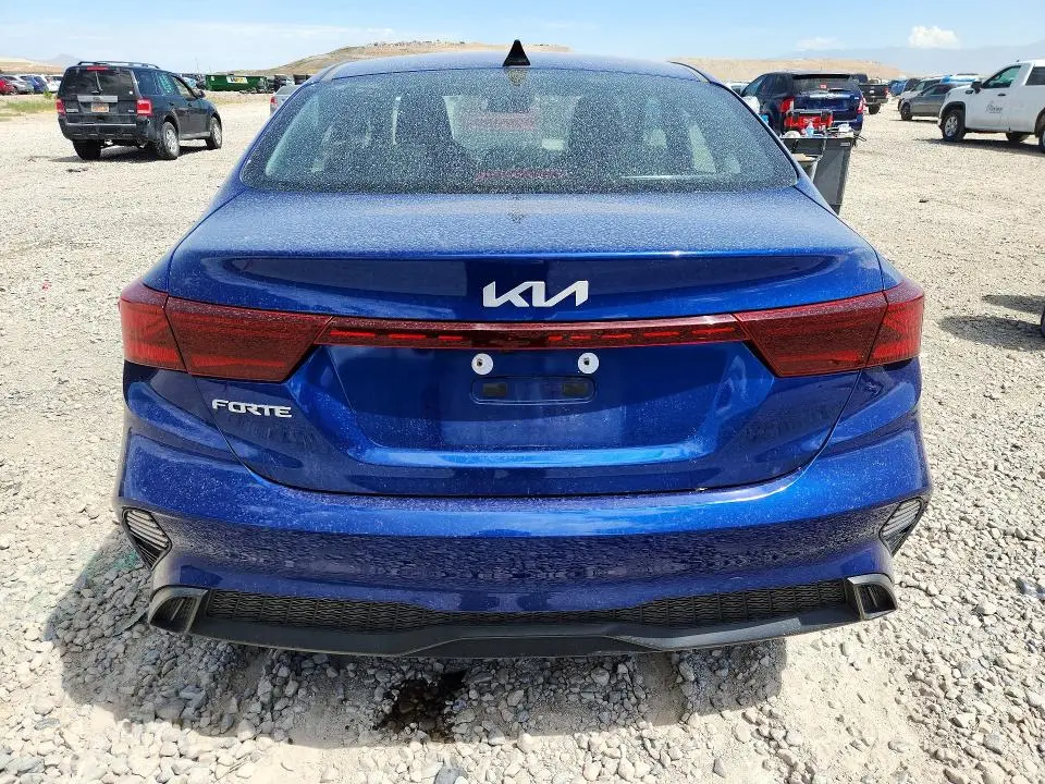 2023 KIA FORTE LXS  