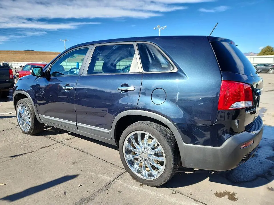 2013 KIA SORENTO LX  