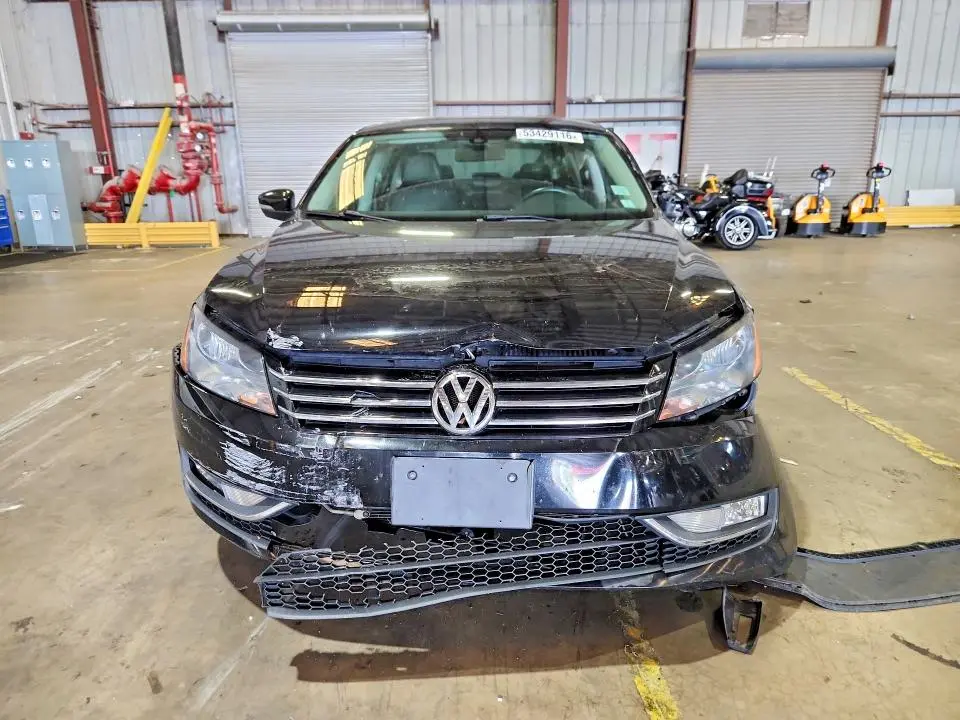2015 VOLKSWAGEN PASSAT SE  