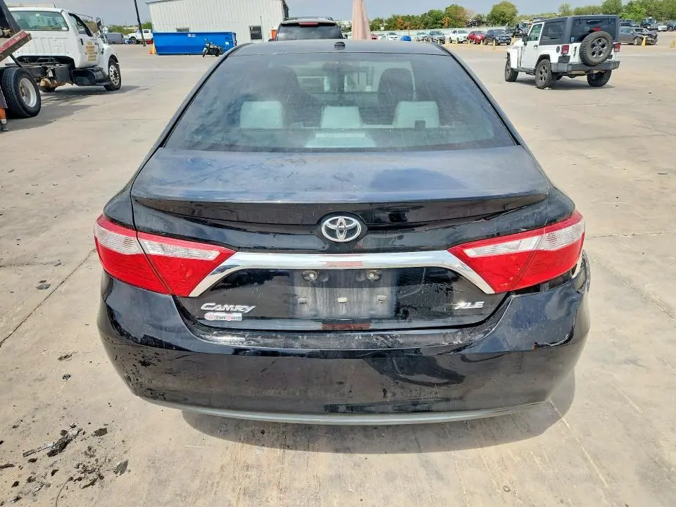 2016 TOYOTA CAMRY XLE  