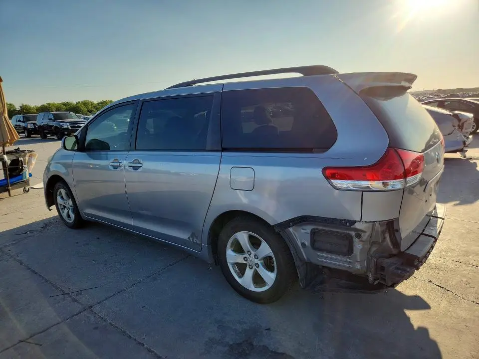 2011 TOYOTA SIENNA LE  