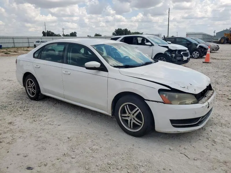2013 VOLKSWAGEN PASSAT S  