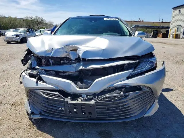 2020 TOYOTA CAMRY XLE  