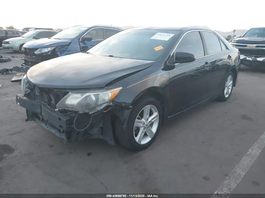 2014 TOYOTA CAMRY SE