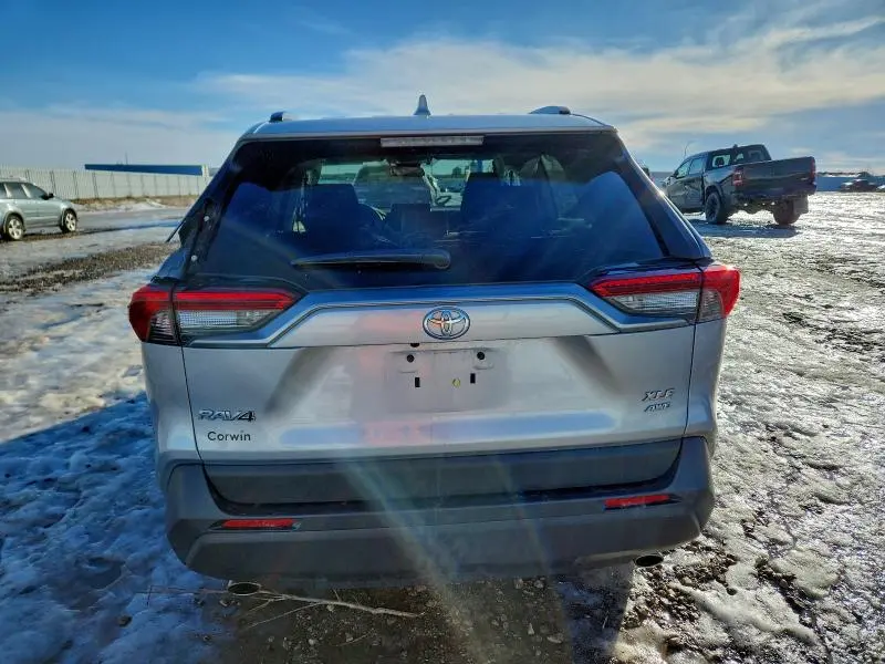 2019 TOYOTA RAV4 XLE  