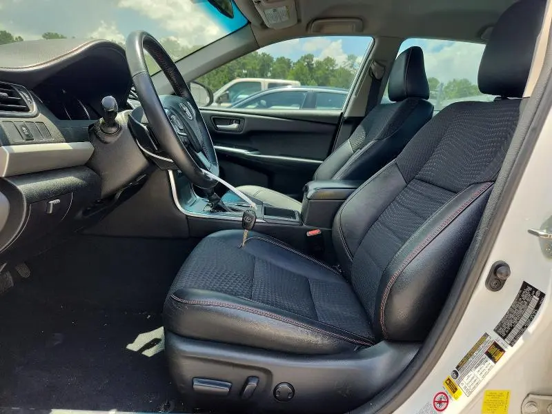 2015 TOYOTA CAMRY SE  