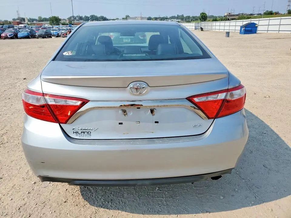 2016 TOYOTA CAMRY SE  