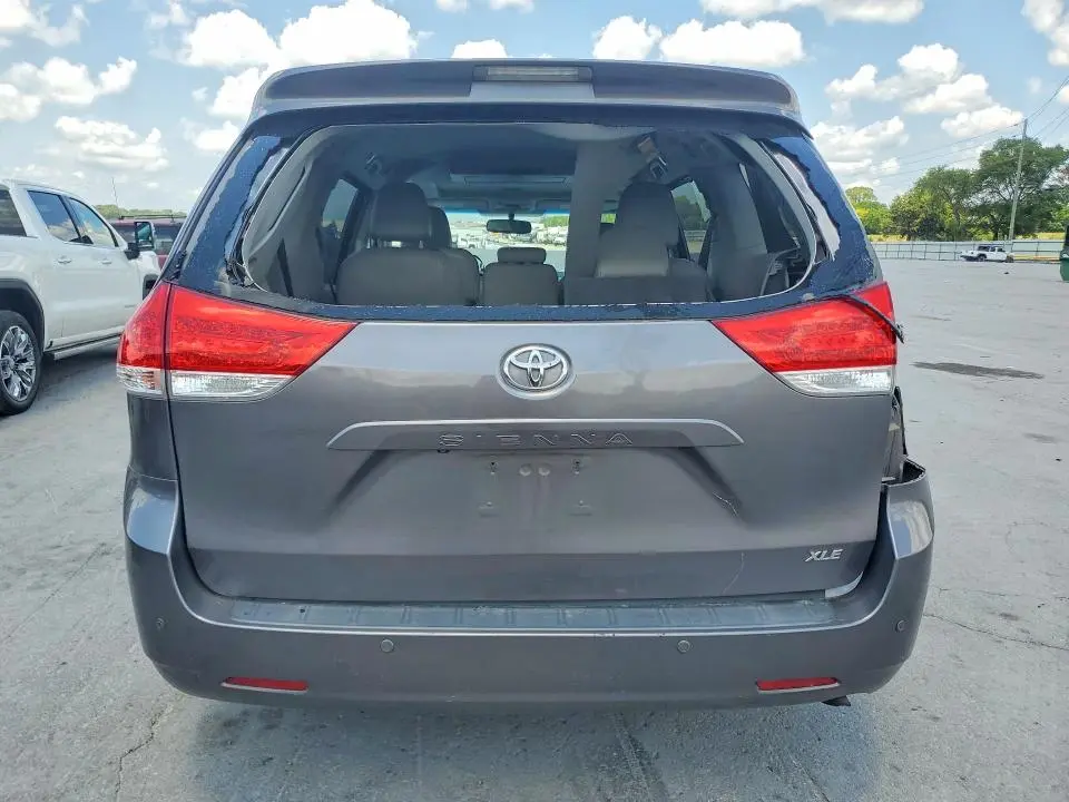 2013 TOYOTA SIENNA XLE 8-PASSENGER  