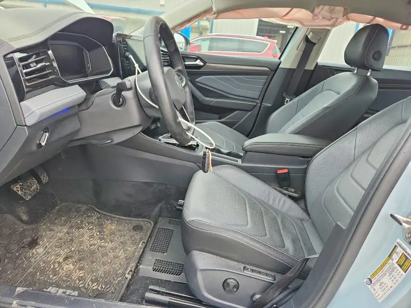 2025 VOLKSWAGEN JETTA SEL  