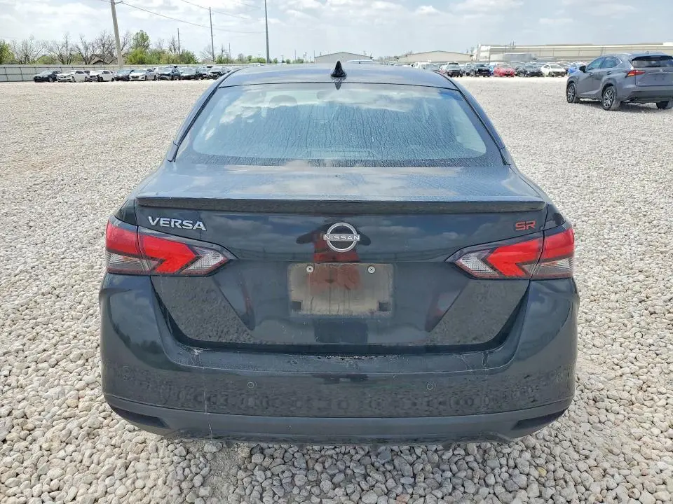 2023 NISSAN VERSA SR  